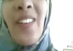 Fuckin girl has fun with toy