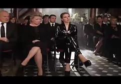 Fucks chick with a very big ass